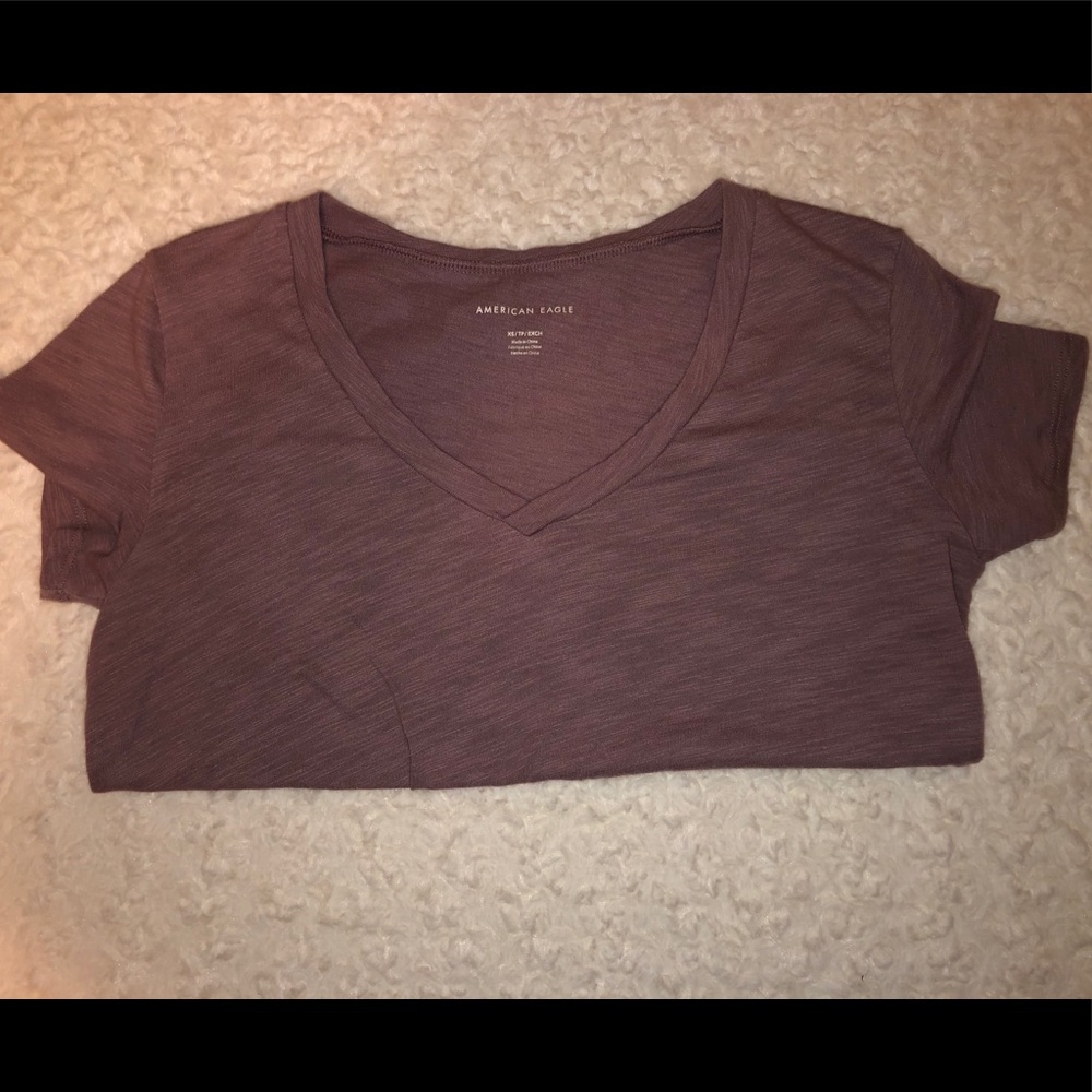 AMERICAN EAGLE: v-neck short sleeve t-shirt